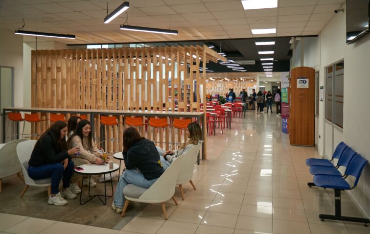 aiep curico alumnas interior