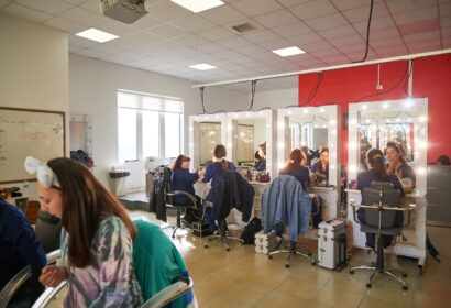 aiep curico alumnas en sala estetica