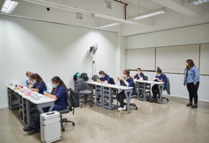 alumnas en clases AIEP Curico