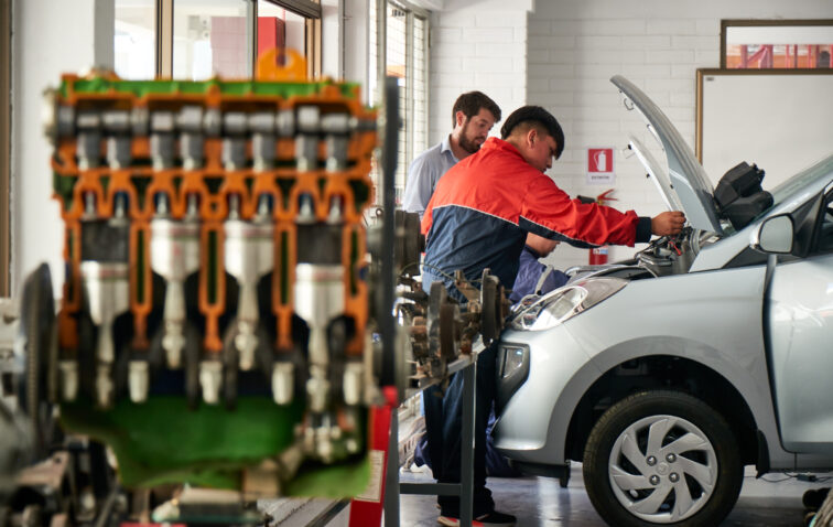 Estudiantes de Técnico en Mecánica Automotriz y Autotrónica_3