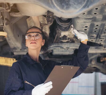 Técnico en Mecánica Automotriz y Autotrónica AIEP.