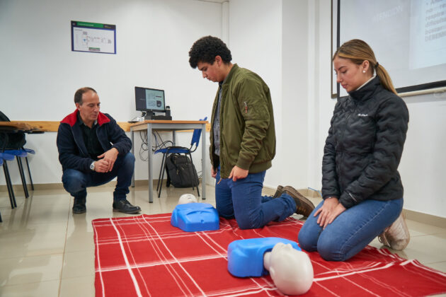 alumnos practicando docentes aiep