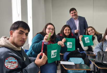 grupo alumnos aiep