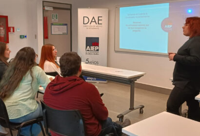 alumnos en sala aiep
