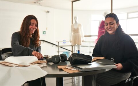 Estudiantes de Técnico en Diseño de Vestuario de AIEP.