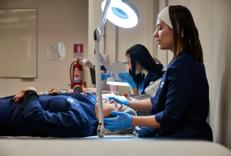 estudiante de estética aiep practica