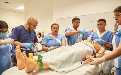 Estudiantes de Técnico en Enfermería AIEP