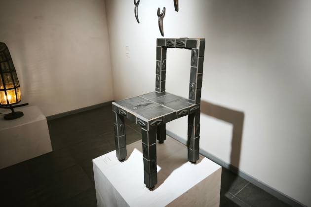 Exposición Sala de Arte AIEP a Ultranza silla