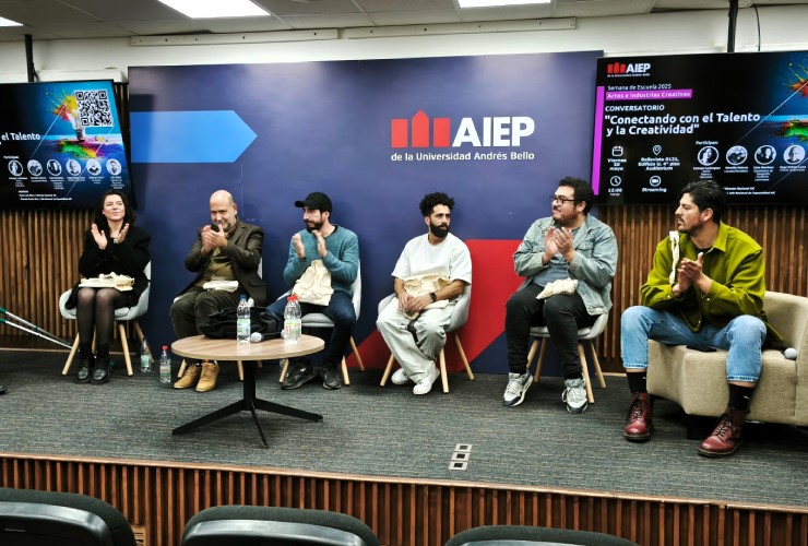 Panelistas conversatorio Semana Escuela Artes e Industrias Creativas