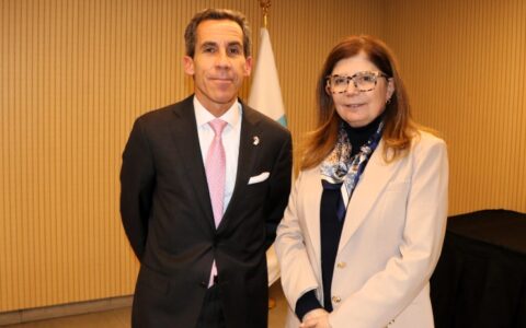 Loreto Ferrari AIEP y Alcalde Barnechea Madre Tierra 2025