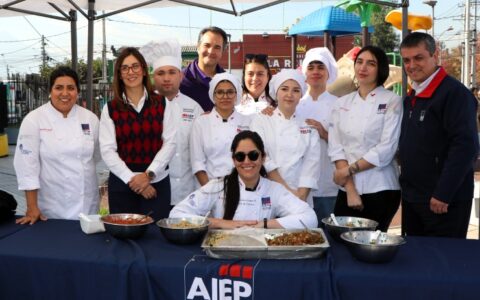 Estudiantes y docentes ruta gastronómica AIEP Santiago Norte