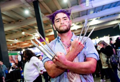 Joven caracterizado por estudiantes AIEP en la Comic Con 2025.
