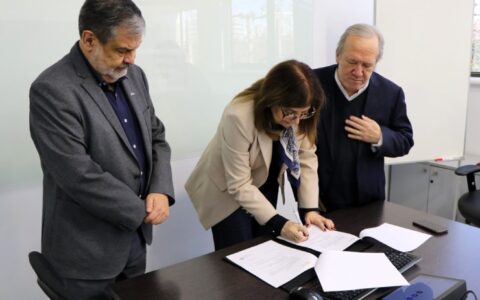 Firma convenio AIEP RIES