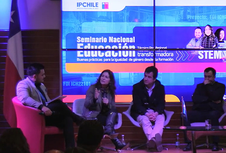 Karin Quiroga directora Escuelas AIEP en seminario equidad de género