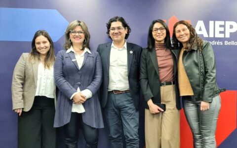 Autoridades y participantes seminario conexiones vitales 2025