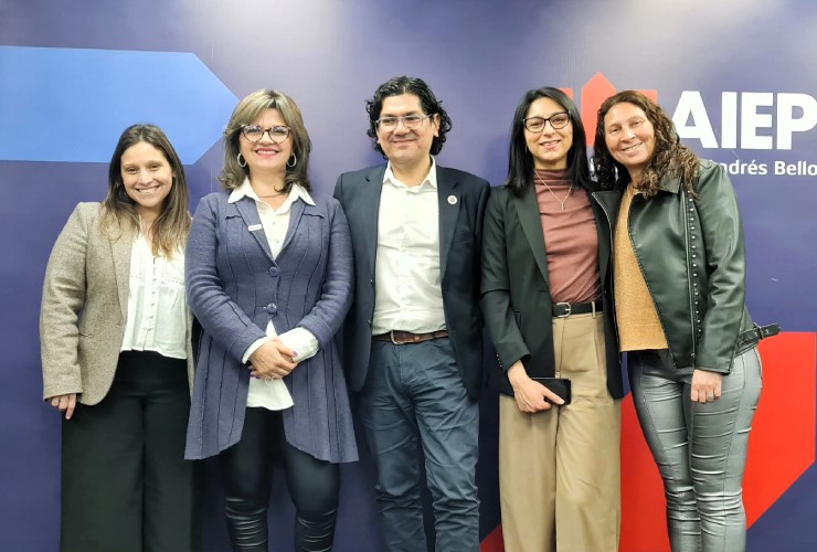 Autoridades y participantes seminario conexiones vitales 2025
