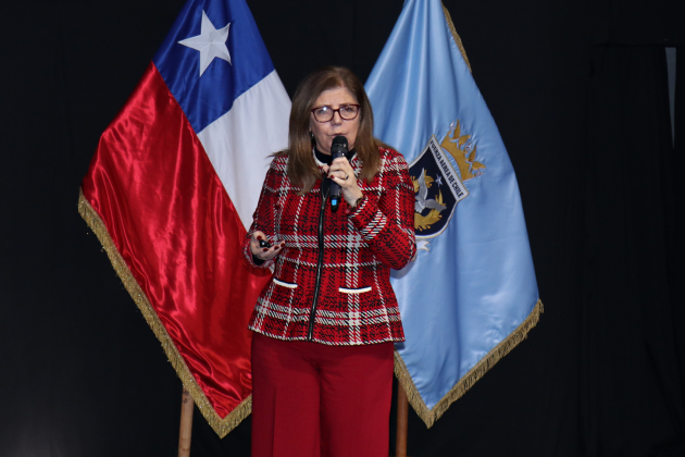 Rectora AIEP Loreto Ferrari en presentación carrera Mantenimiento Aeronáutico