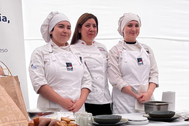 Ganadoras estudiantes AIEP mejor pebre de chile
