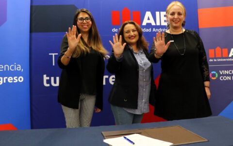 Autoridades firma convenio Fundación Manos Extendidas y AIEP