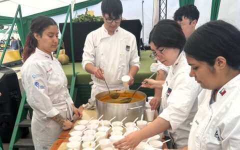 Estudiantes AIEP en Zapallo Fest