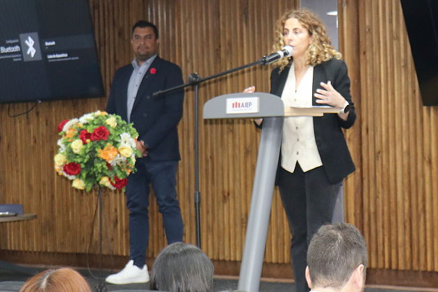 Paola Ibáñez directora Escuela Desarrollo Social y Educación en cierre de Concurso STEM AIEP