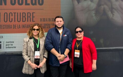 Participantes y autoridades Escuela Desarrollo Social en Encuentro 3xi Infancia