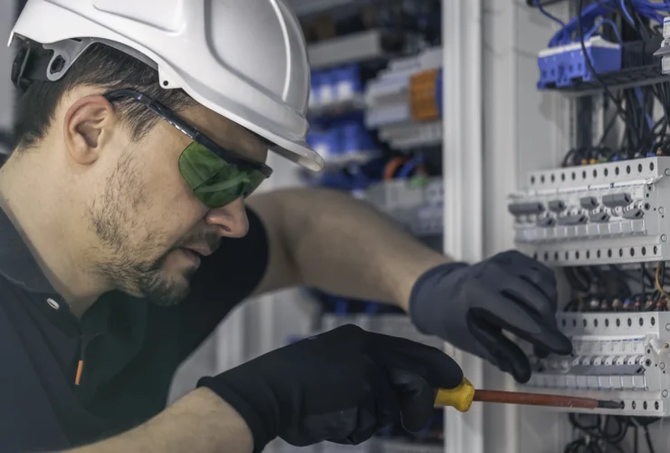 Técnico en Electricidad y Electrónica