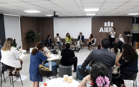 Comunicación: Oportunidades y Desafíos en la Economía Plateada