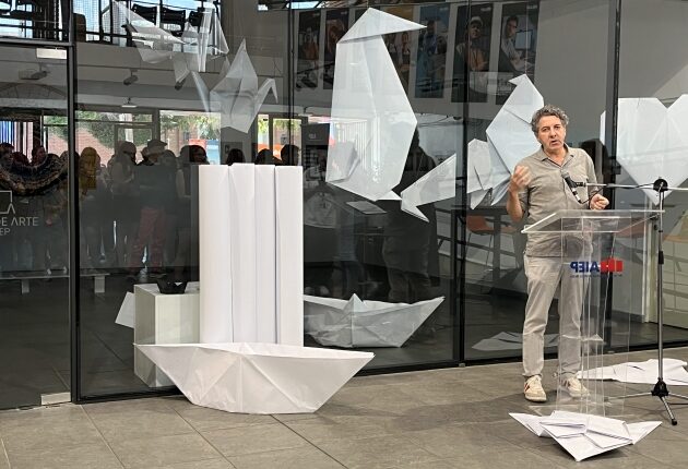 Karim Lela, Director escuela AIC en Juegos Telúricos Sala de Arte AIEP